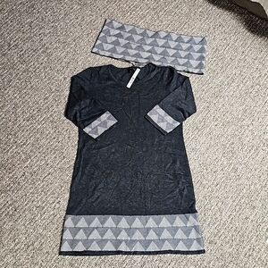 Light knit dress with scarf